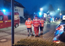 Unsere Helfer sichern den Einsatz der Feuerwehr ab.